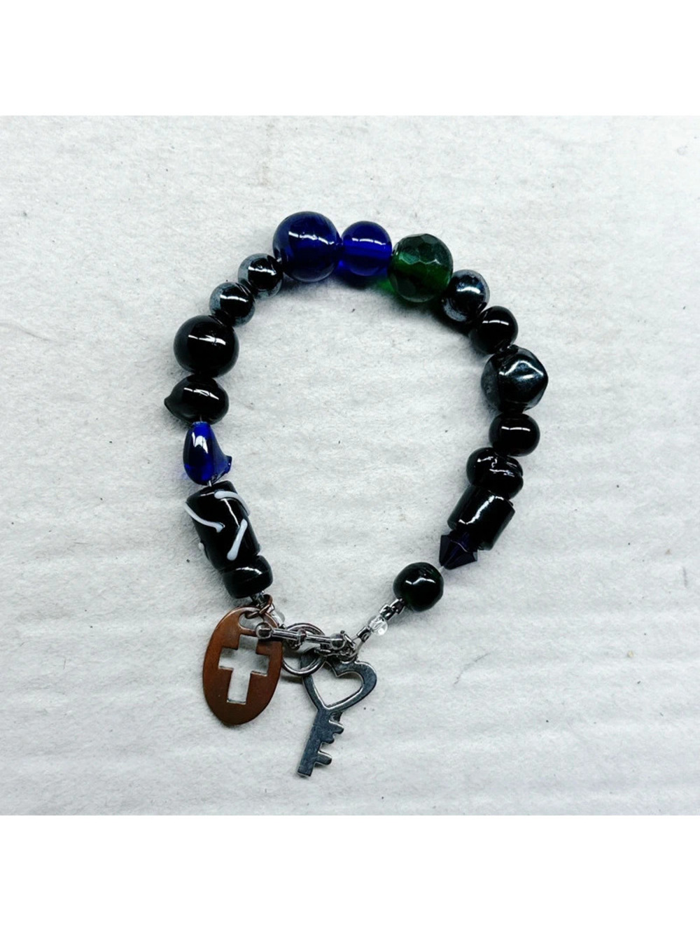 4652gc. Black Art Glass Cross Bracelet